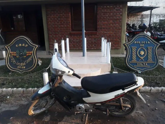 La policía logró recuperar una moto que había sido robada: hay dos salteños detenidos