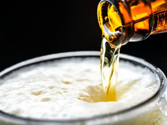 Adiós a la birra como siempre la tomás: el invento argentino que transforma cualquier cerveza