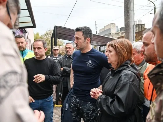 Luis Petri recorrió zonas inundadas y alertó por más de 1.600 evacuados en Campana
