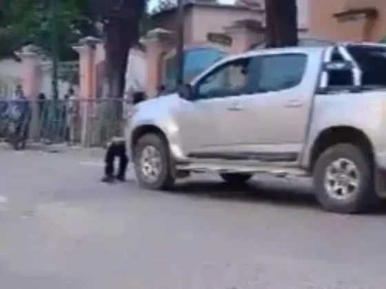 Conductor arrastró a un agente de tránsito con su camioneta en Tartagal