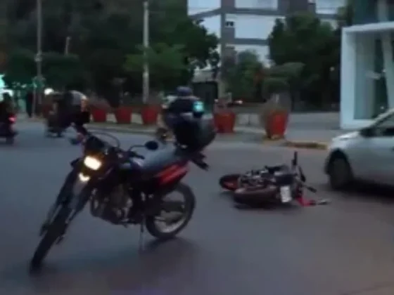 Violento choque en Avenida Yrigoyen: caos en el tránsito y un herido