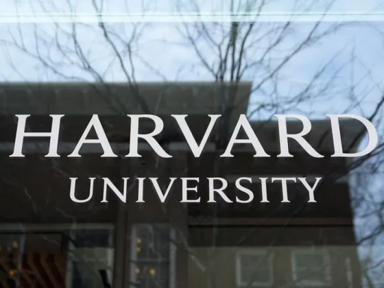 Donald Trump suspendió el trámite para otorgar nuevas visas a estudiantes extranjeros