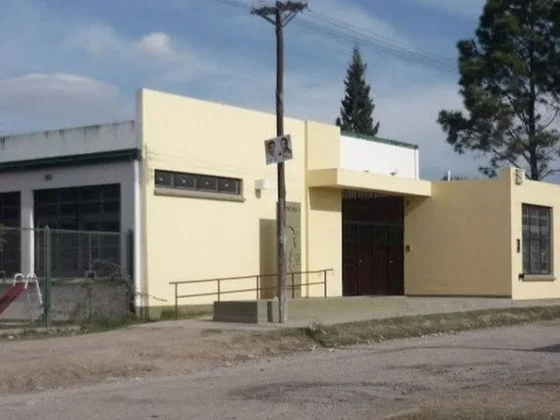 Un alumno intentó agredir a otro con una trincheta en clase y regresó al día siguiente con el arma