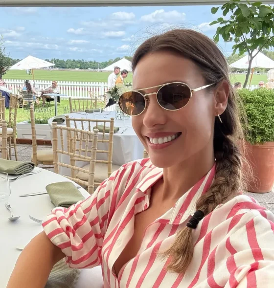 Pampita tira toda la carne asador y deslumbra en Londres con un look chic y sofisticado