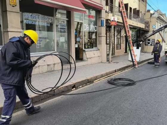 Ejecutaron tareas de despeje de cables en 20 de Febrero y Santiago del Estero