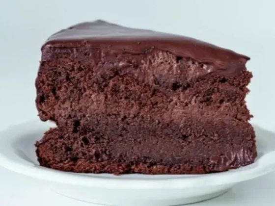Sin harina y en 15 minutos; cómo preparar un pastel de chocolate con 5 ingredientes