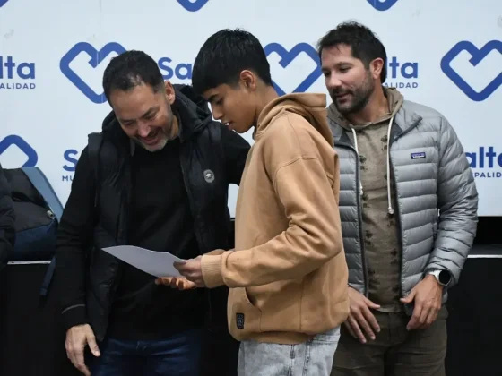 La Municipalidad hizo entrega de las “Becas deportivas 2025”