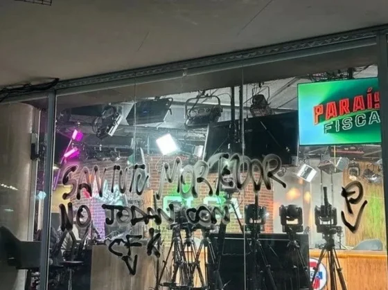 “No jodan con CFK”:  apareció una pintada en la puerta de 'Olga'