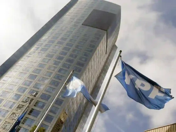 El Gobierno le pidió a la Justicia de EE.UU. que suspenda el fallo que ordenó transferir el 51% de las acciones de YPF
