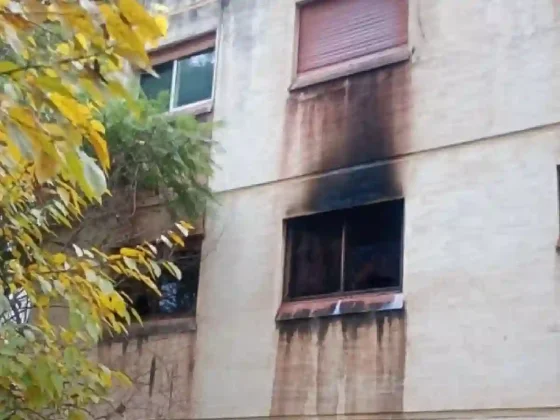 Voraz incendio en Parque La Vega: un departamento ardió y generó pánico en el barrio