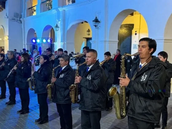 La ciudad vivió una emotiva “Víspera del 9 de Julio” en el Cabildo Histórico