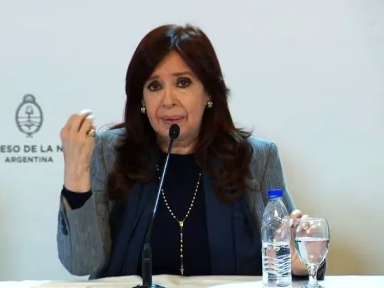 Este fue el gesto de Cristina Kirchner cuando un senador oficialista la arengó a volver a ser Presidenta en 2023