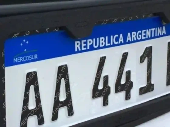 Faltan patentes en todo el país y crecen los reclamos: la oposición exige explicaciones al Gobierno