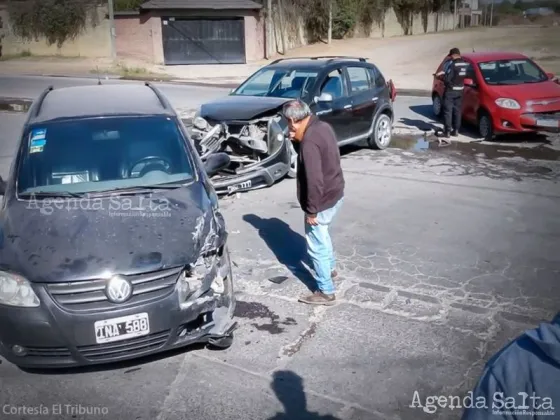 Tremendo palazo en zona sur: tres vehículos involucrados