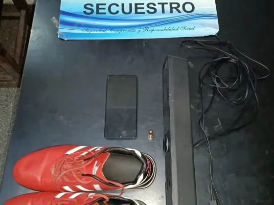 Detienen a un hombre con objetos sospechosos y un cartucho en Villa El Sol