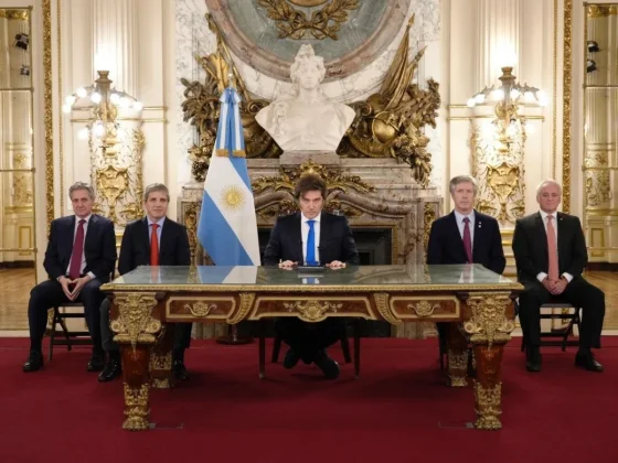 Milei desafía al Congreso y endurece su plan económico para sostener el superávit