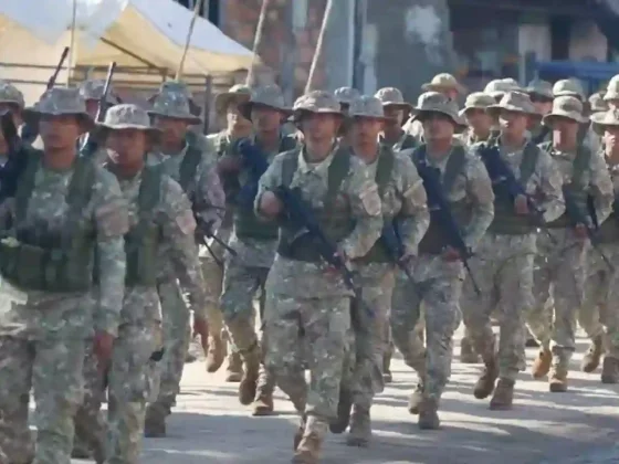 Perú desplegó al Ejército tras el izamiento de la bandera de Colombia en Chinería