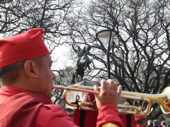 El barrio Mosconi se viste de celeste y blanco para honrar al General San Martín