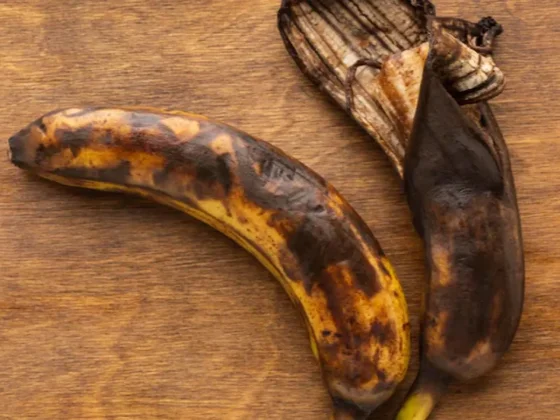 Ciencia confirma que es seguro comer la parte marrón de las bananas