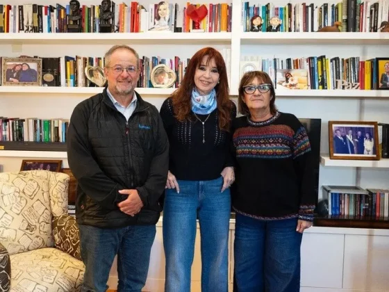 Cristina Kirchner recibió a dirigentes docentes y volvió a cuestionar a Milei