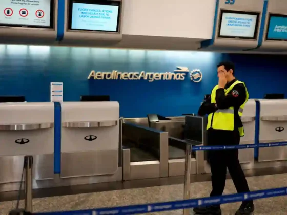 Nuevo paro de controladores aéreos: hay más de 80 vuelos cancelados y 15.000 pasajeros afectados