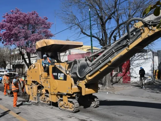 Continúa la repavimentación de la avenida Sarmiento en el marco del plan de recuperación de calles