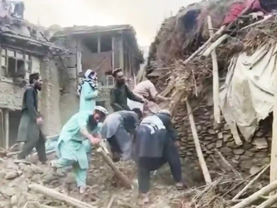 Tragedia en Afganistán: un terremoto dejó al menos 610 muertos y más de 1300 heridos