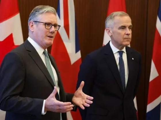 El primer ministro de Canadá, Mark Carney, y el primer ministro de Gran Bretaña, Keir Starmer, se reúnen en Parliament Hill en Ottawa, Canadá.
