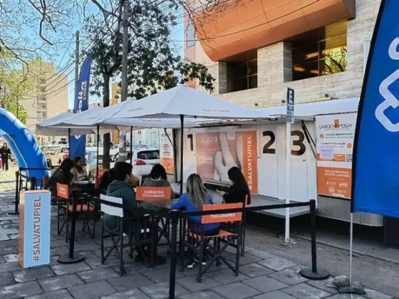 Hasta el viernes se podrá acceder a controles gratuitos de lunares en plaza Belgrano