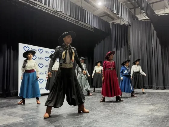 La Salamanca celebra 40 años con una gala folclórica en el Teatro Municipal
