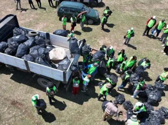 Voluntarios recolectaron tres toneladas de basura en el Dique Cabra Corral