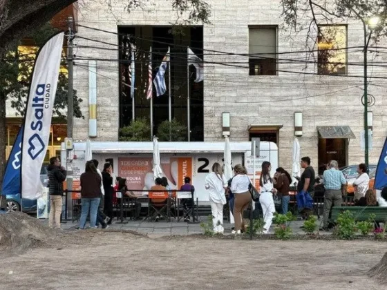 Más de 300 personas se hicieron controles de lunares gratuitos en plaza Belgrano