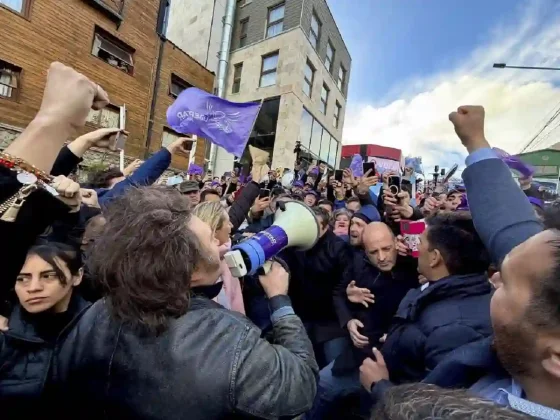 El kirchnerismo bloqueó una caminata de Milei con sus candidatos en Ushuaia