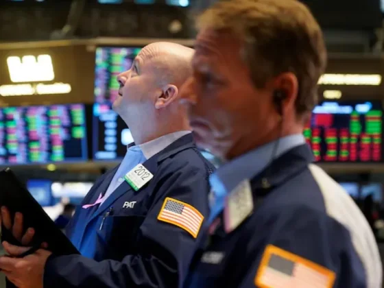 El riesgo país supera los 1.200 puntos y las acciones argentinas en Wall Street caen hasta 6,5%