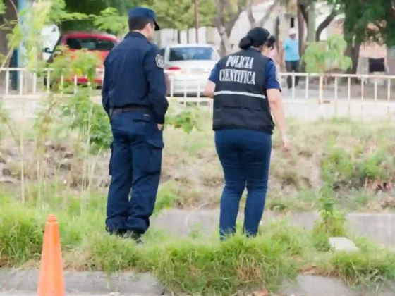 Hallan a un hombre sin vida en el canal de avenida Yrigoyen