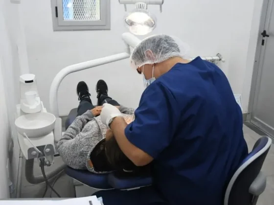 El Móvil Odontológico brinda atención a vecinos de barrio Castañares
