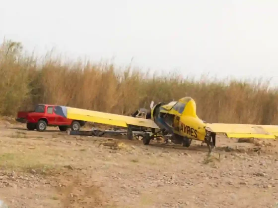 Terror en el aire: Un avión perdió el motor y aterrizó de emergencia cerca del Río Blanco