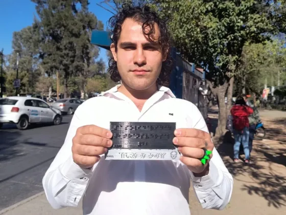 Salta incorpora tableros en braille en las paradas de colectivos para personas con discapacidad visual