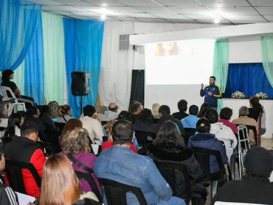 La Municipalidad de Salta capacita a vecinos en el uso de ChatGPT