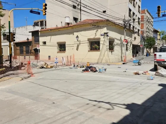 La Municipalidad ejecuta mejoras de calzada en distintos tramos de la calle Catamarca