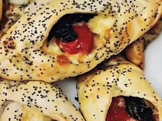 Con tapas de empanadas, barquitos Caprese en 15 minutos