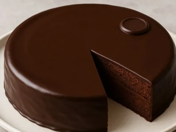 Qué es la torta Sacher y cómo hacer en casa esta delicia de puro chocolate