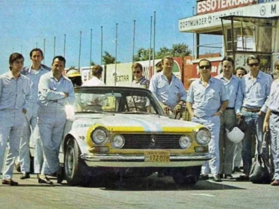 Franco Colapinto estrena casco con homenaje al automovilismo argentino en Austin