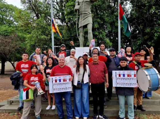 Andrea Villegas junto a la militancia recorrió las calles de Orán