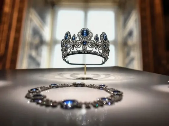 Robaron joyas valuadas en más de 100 millones de dólares del Louvre