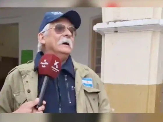 Carlos Zapata votó y defendió la boleta única: “Es más transparente y destierra las mañas de la vieja política”