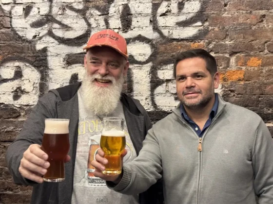 Vecinos y turistas disfrutan del Oktober Fest este sábado