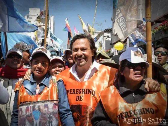 Sáenz y su lamentable puesta en escena le robo el protagonismo a los peregrinos de los Valles Calchaquíes