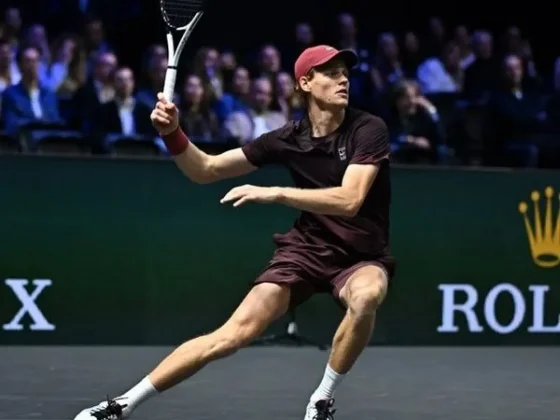 Jannik Sinner vence a Carlos Alcaraz y se consagra campeón del ATP Finals