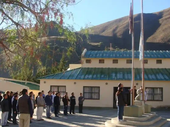 Escándalo en Salta por denuncias cruzadas y castigos en un colegio secundario